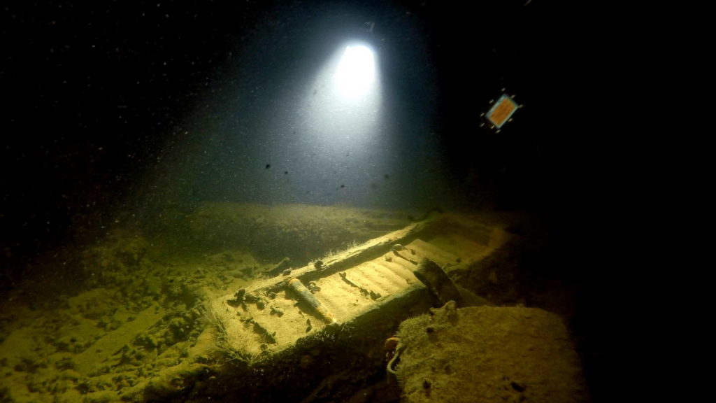 patruunalatikko laivan kannella. Patruunoita. M451