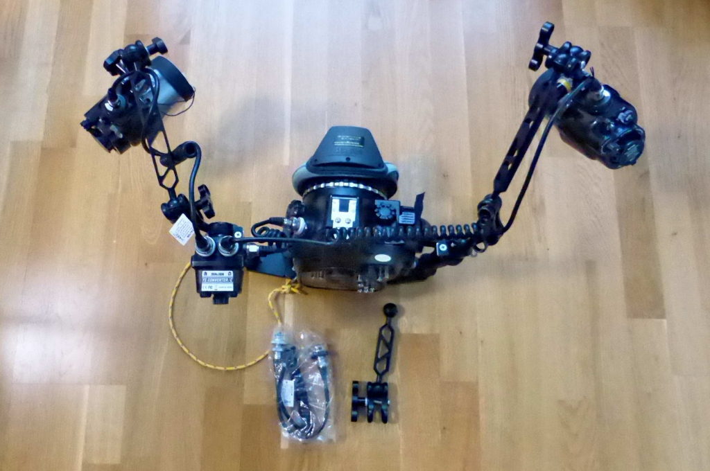 Vedenalainen kamera salamoilla