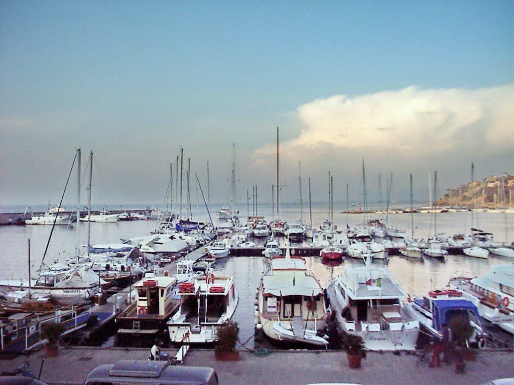 Giglion satama jonka edustalle Costa Gongordia upposi